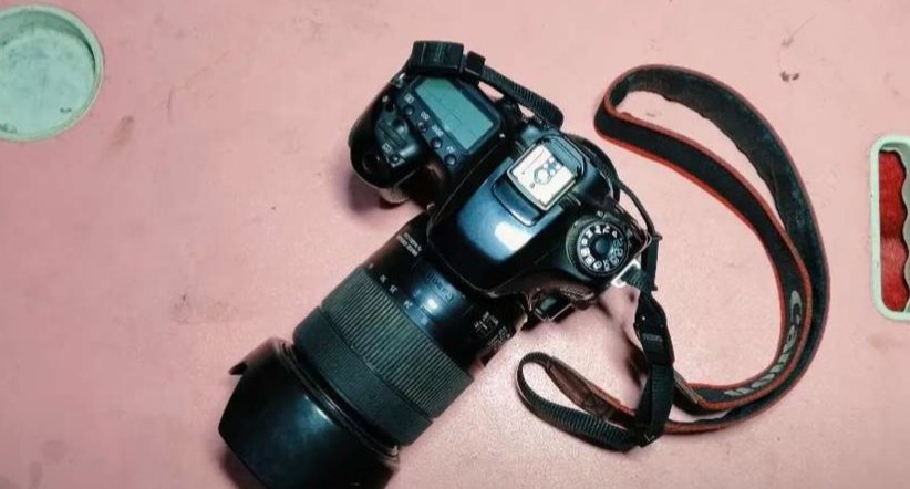 Canon EOS 80D DSLR with 24-105mm kit lens