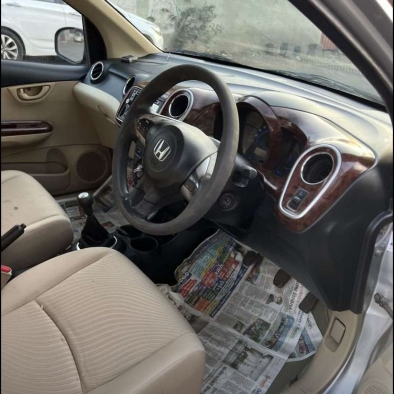 HONDA MOBILIO (2013)